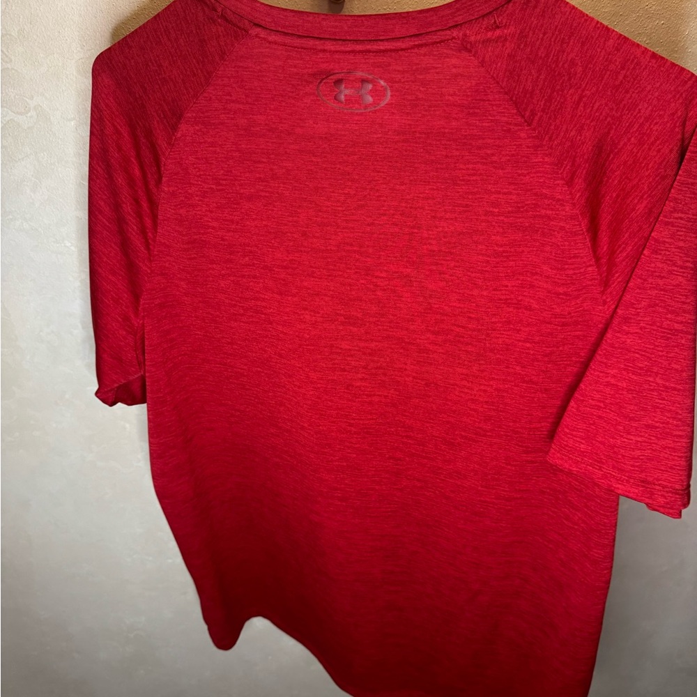 Under Armour Men’s Red Heather V-Neck Performance Tee - Picture 3 of 3